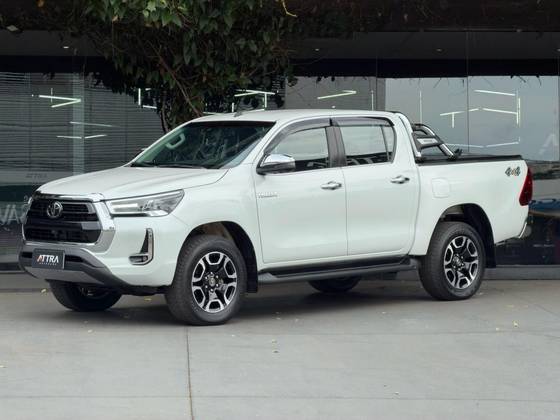 TOYOTA HILUX 2.8 D-4D TURBO DIESEL CD SRX 4X4 AUTOMÁTICO