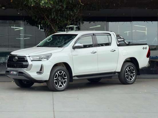 TOYOTA-HILUX-2.8 D-4D TURBO DIESEL CD SRX 4X4 AUTOMÁTICO TOYOTA-HILUX-2025