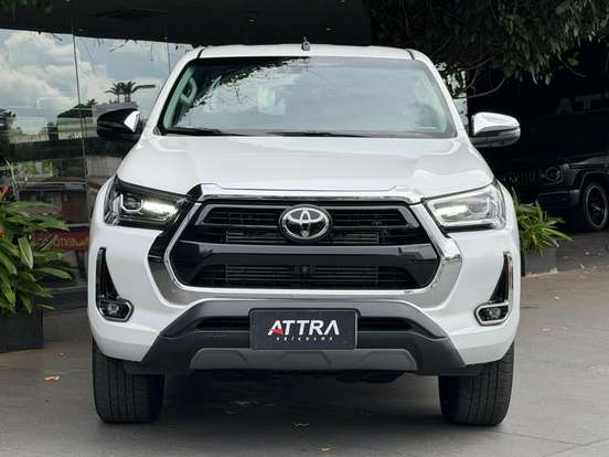 TOYOTA-HILUX-2.8 D-4D TURBO DIESEL CD SRX 4X4 AUTOMÁTICO TOYOTA-HILUX-2025