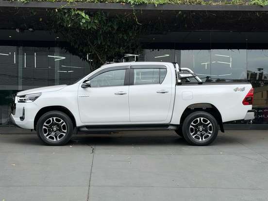 TOYOTA-HILUX-2025