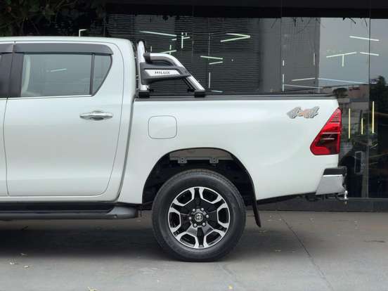 TOYOTA-HILUX-2025