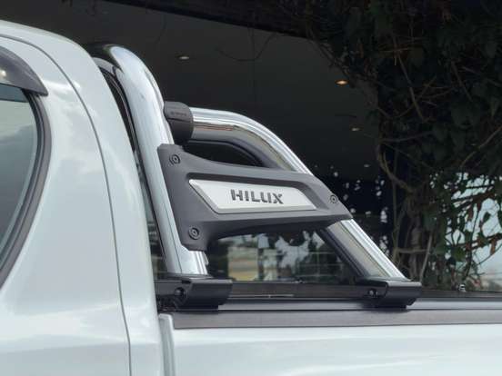 TOYOTA-HILUX-2.8 D-4D TURBO DIESEL CD SRX 4X4 AUTOMÁTICO TOYOTA-HILUX-2025