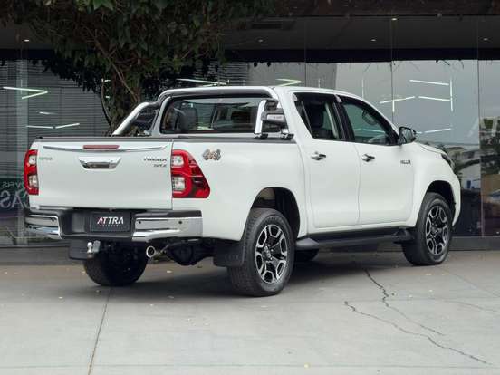 TOYOTA-HILUX-2.8 D-4D TURBO DIESEL CD SRX 4X4 AUTOMÁTICO TOYOTA-HILUX-2025