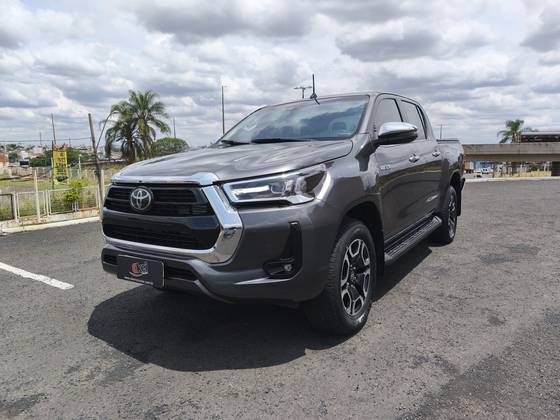 TOYOTA HILUX 2.8 D-4D TURBO DIESEL CD SRX 4X4 AUTOMÁTICO