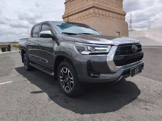 TOYOTA-HILUX-2021