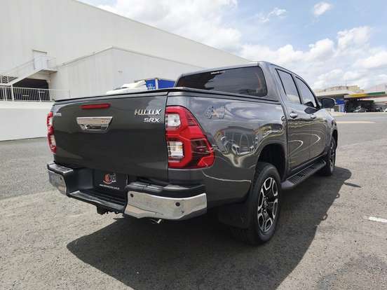 TOYOTA-HILUX-2021