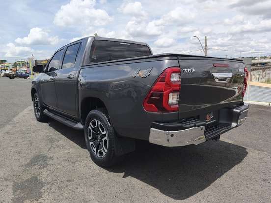 TOYOTA-HILUX-2.8 D-4D TURBO DIESEL CD SRX 4X4 AUTOMÁTICO TOYOTA-HILUX-2021