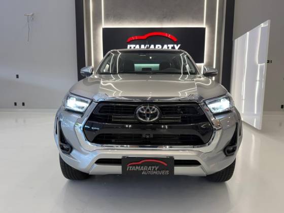 TOYOTA HILUX 2.8 D-4D TURBO DIESEL CD SRX PLUS 4X4 AUTOMÁTICO