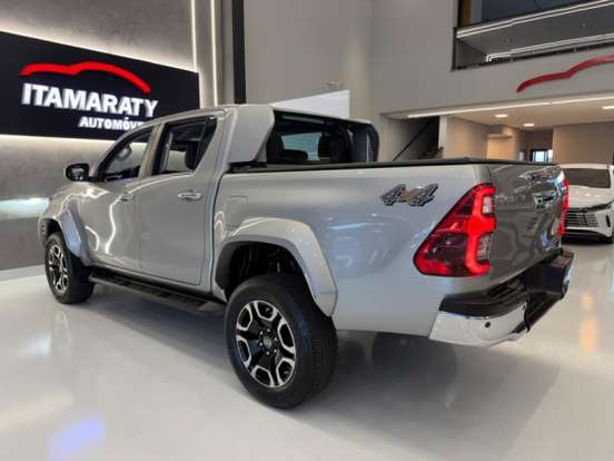 TOYOTA-HILUX-2.8 D-4D TURBO DIESEL CD SRX PLUS 4X4 AUTOMÁTICO TOYOTA-HILUX-2024