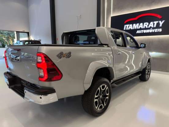 TOYOTA-HILUX-2.8 D-4D TURBO DIESEL CD SRX PLUS 4X4 AUTOMÁTICO TOYOTA-HILUX-2024