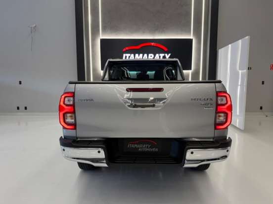 TOYOTA-HILUX-2.8 D-4D TURBO DIESEL CD SRX PLUS 4X4 AUTOMÁTICO TOYOTA-HILUX-2024