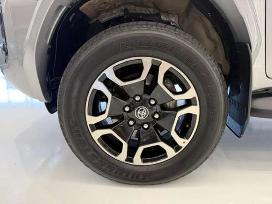 TOYOTA-HILUX-2.8 D-4D TURBO DIESEL CD SRX PLUS 4X4 AUTOMÁTICO TOYOTA-HILUX-2024