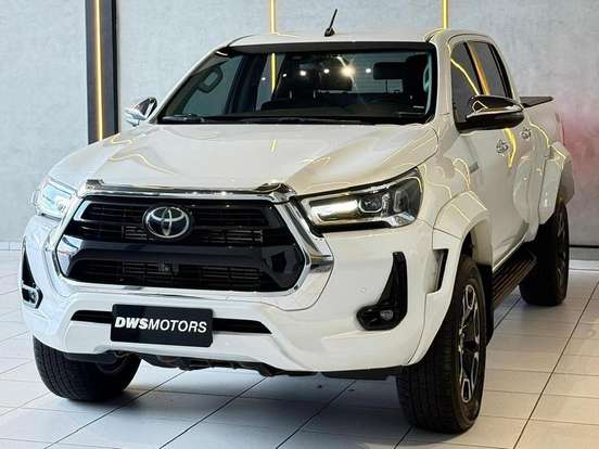 TOYOTA-HILUX-2.8 D-4D TURBO DIESEL CD SRX PLUS 4X4 AUTOMÁTICO TOYOTA-HILUX-2023