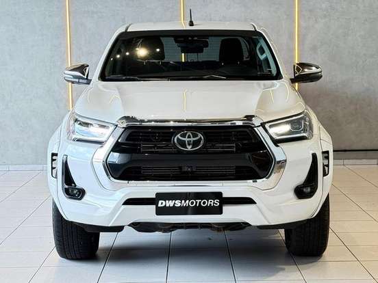 TOYOTA-HILUX-2.8 D-4D TURBO DIESEL CD SRX PLUS 4X4 AUTOMÁTICO TOYOTA-HILUX-2023