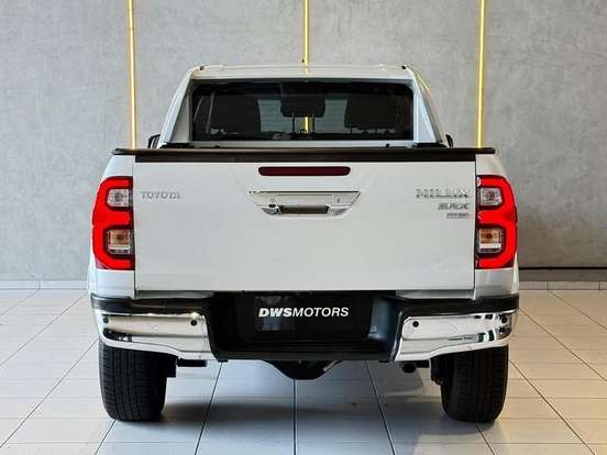 TOYOTA-HILUX-2023