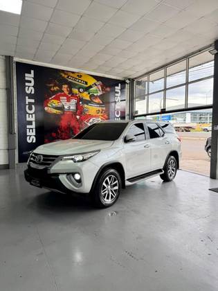 TOYOTA HILUX 2.8 SRX 4X4 CD 16V DIESEL 4P AUTOMÁTICO