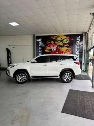 TOYOTA-HILUX-2.8 SRX 4X4 CD 16V DIESEL 4P AUTOMÁTICO TOYOTA-HILUX-2016