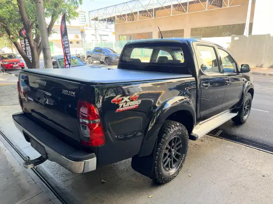 TOYOTA-HILUX-2012