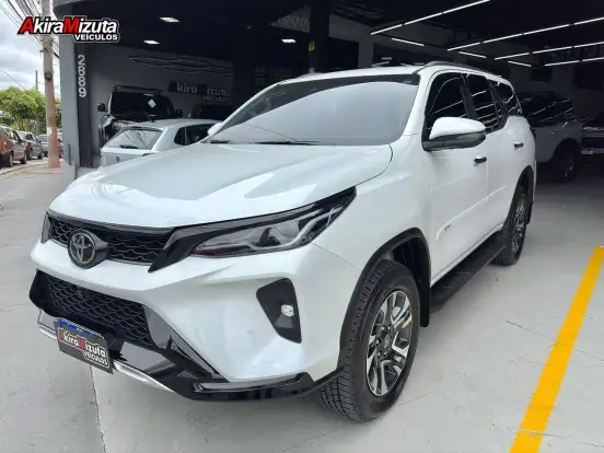 TOYOTA-HILUX SW4-2024