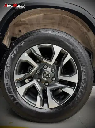 TOYOTA-HILUX SW4-2024