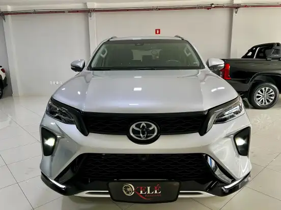 TOYOTA-HILUX SW4-2.8 D-4D TURBO DIESEL SRX PLATINUM 7L 4X4 AUTOMÁTICO TOYOTA-HILUX SW4-2025