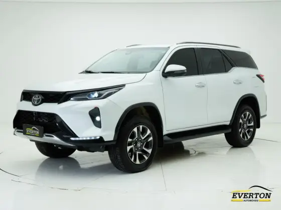 TOYOTA HILUX SW4 2.8 D-4D TURBO DIESEL SRX PLATINUM 7L 4X4 AUTOMÁTICO