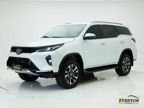 TOYOTA-HILUX SW4-2024