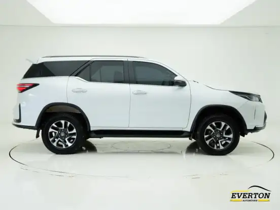 TOYOTA-HILUX SW4-2.8 D-4D TURBO DIESEL SRX PLATINUM 7L 4X4 AUTOMÁTICO TOYOTA-HILUX SW4-2024