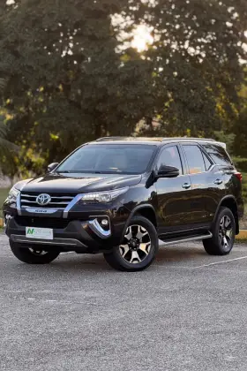 TOYOTA HILUX SW4 2.8 SRX DIAMOND 4X4 7 LUGARES 16V TURBO INTERCOOLER DIESEL 4P AUTOMÁTICO