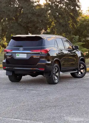 TOYOTA-HILUX SW4-2018