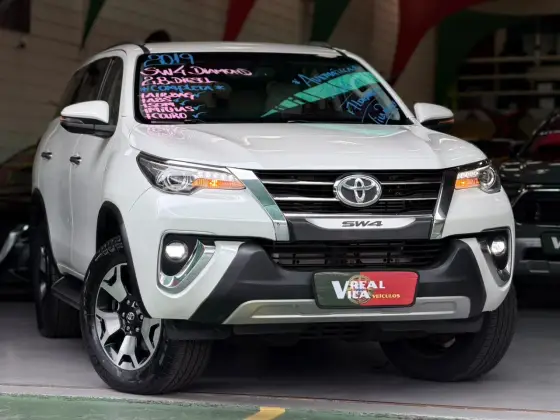 TOYOTA HILUX SW4 2.8 SRX DIAMOND 4X4 7 LUGARES 16V TURBO INTERCOOLER DIESEL 4P AUTOMÁTICO