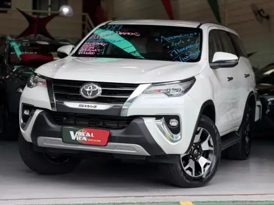 TOYOTA-HILUX SW4-2.8 SRX DIAMOND 4X4 7 LUGARES 16V TURBO INTERCOOLER DIESEL 4P AUTOMÁTICO TOYOTA-HILUX SW4-2019