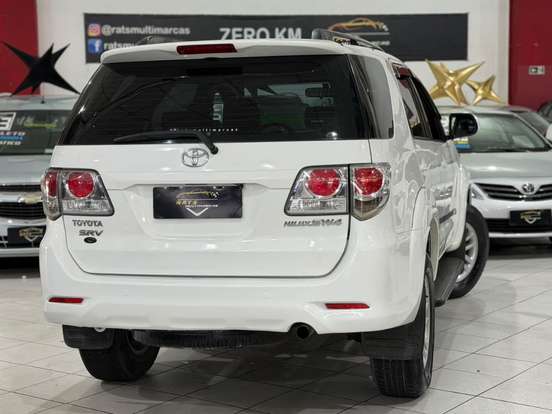TOYOTA-HILUX SW4-2014