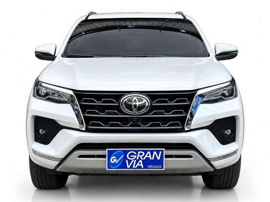 TOYOTA-HILUX SW4-2023
