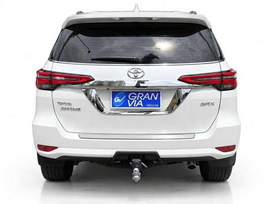 TOYOTA-HILUX SW4-2023