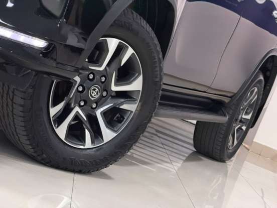 TOYOTA-HILUX SW4-2024