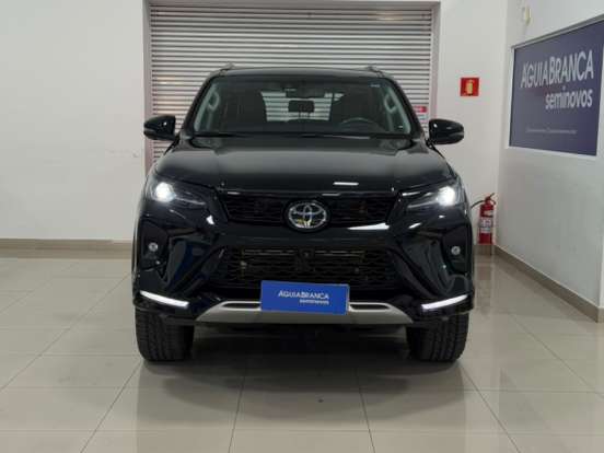 TOYOTA-HILUX SW4-2024