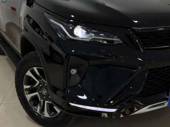 TOYOTA-HILUX SW4-2024