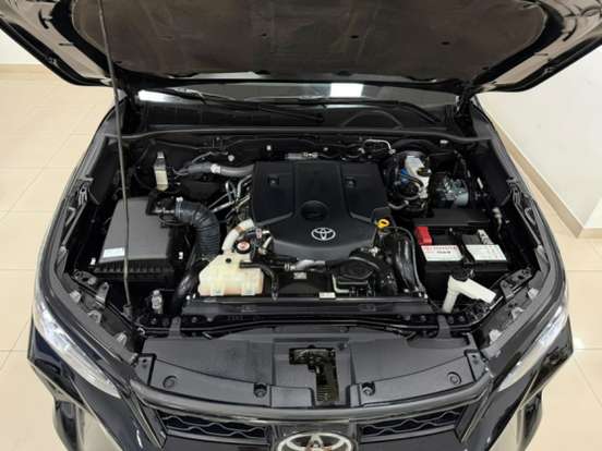 TOYOTA-HILUX SW4-2024