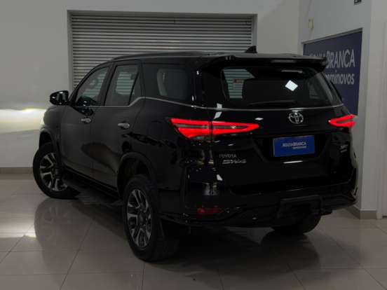 TOYOTA-HILUX SW4-2024