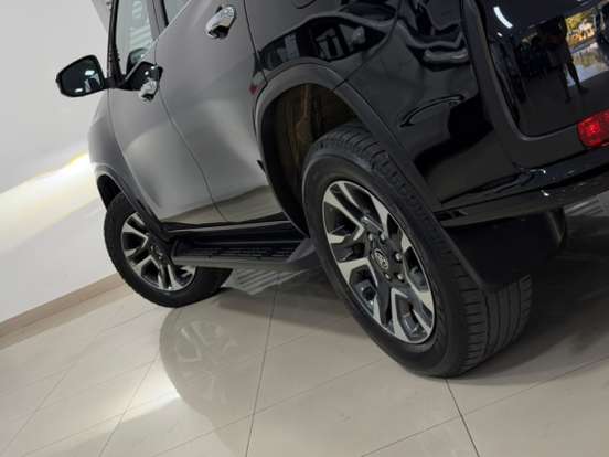 TOYOTA-HILUX SW4-2.8 D-4D TURBO DIESEL SRX PLATINUM 4X4 AUTOMÁTICO TOYOTA-HILUX SW4-2024