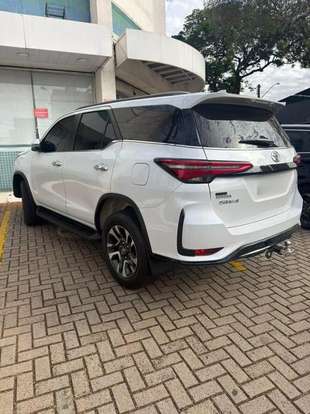 TOYOTA-HILUX SW4-2024