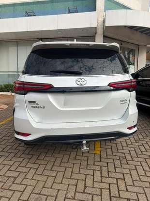 TOYOTA-HILUX SW4-2024