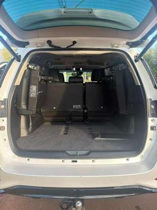 TOYOTA-HILUX SW4-2024