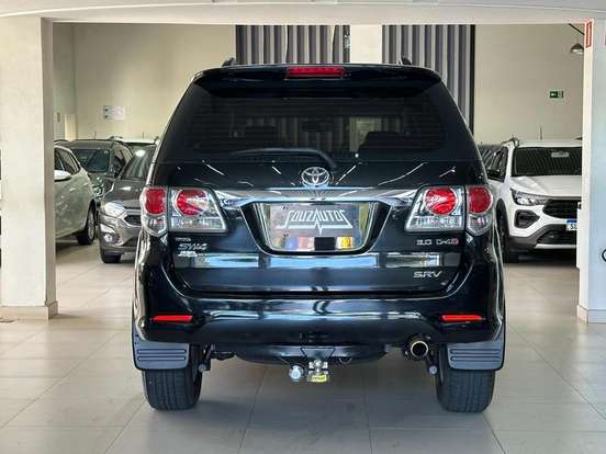TOYOTA-HILUX SW4-2011