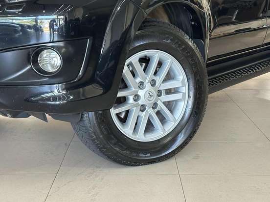 TOYOTA-HILUX SW4-2011