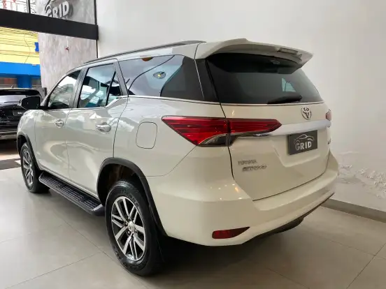 TOYOTA-HILUX SW4-4.0 SRX 4X4 7 LUGARES V6 24V GASOLINA 4P AUTOMÁTICO TOYOTA-HILUX SW4-2017