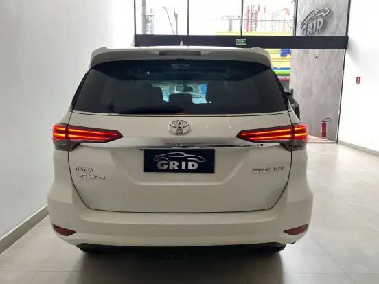 TOYOTA-HILUX SW4-4.0 SRX 4X4 7 LUGARES V6 24V GASOLINA 4P AUTOMÁTICO TOYOTA-HILUX SW4-2017