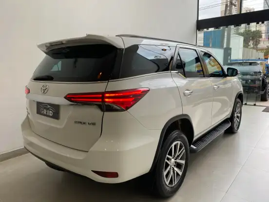 TOYOTA-HILUX SW4-2017