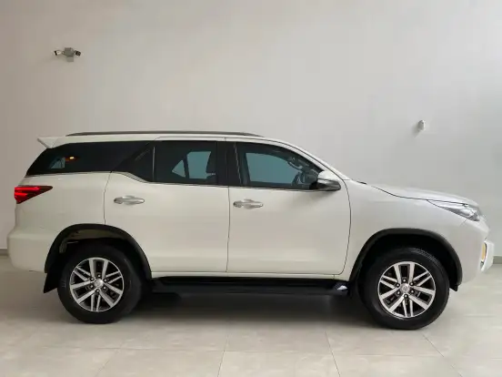 TOYOTA-HILUX SW4-4.0 SRX 4X4 7 LUGARES V6 24V GASOLINA 4P AUTOMÁTICO TOYOTA-HILUX SW4-2017